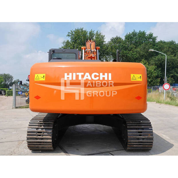 2022 هيتاشى ZX220-5-45150895