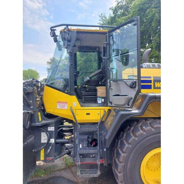 2023 Komatsu WA320-8E0-45157119