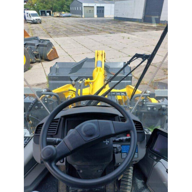 2023 Komatsu WA320-8E0-45157120