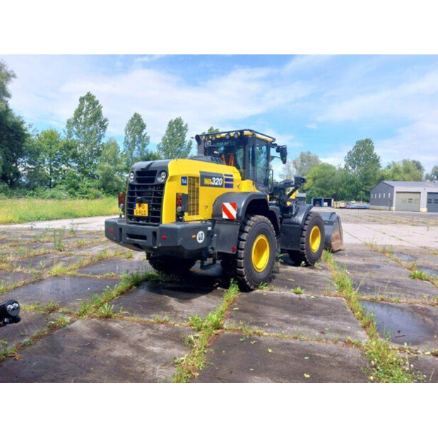 2023 Komatsu WA320-8E0-45157122