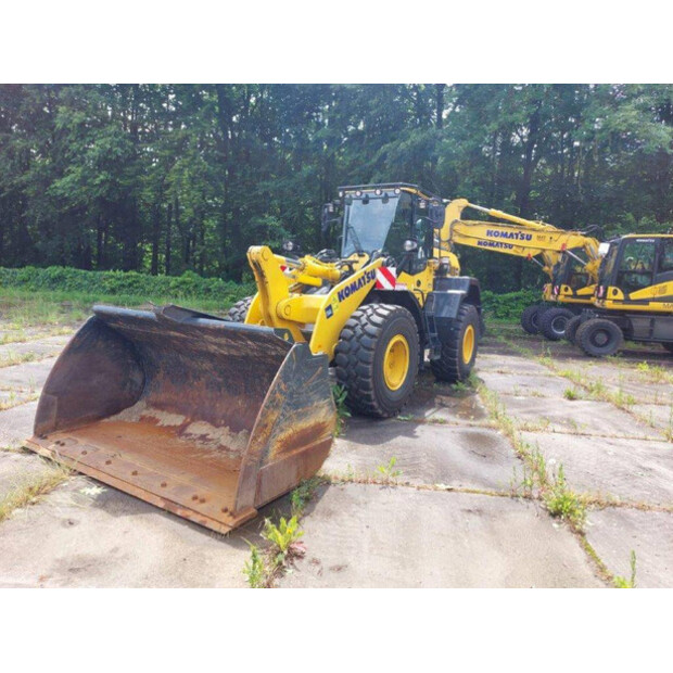 2023 Komatsu WA320-8E0-45157125