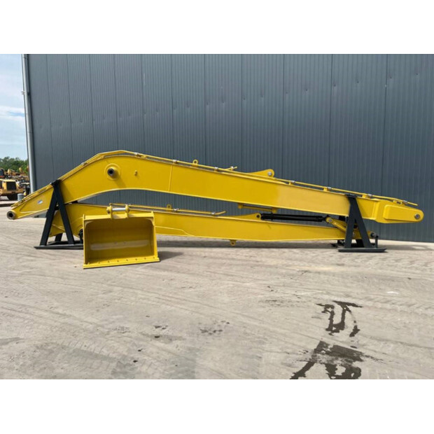 2025 Komatsu PC200-45157820