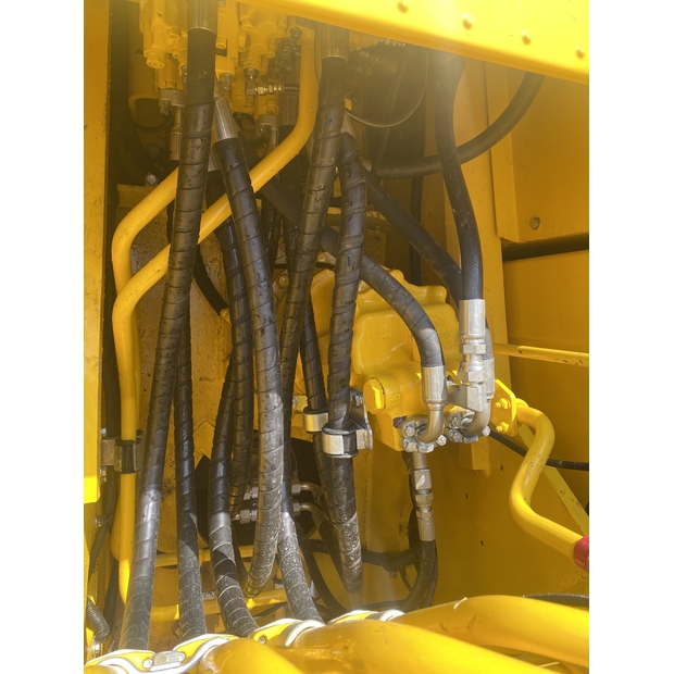 2024 كوماتسو PC240-8-45160196