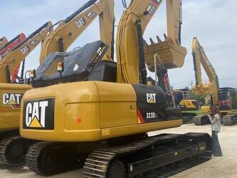 صورة ل حفارات مجنزرة 2024 كارتر 323D2