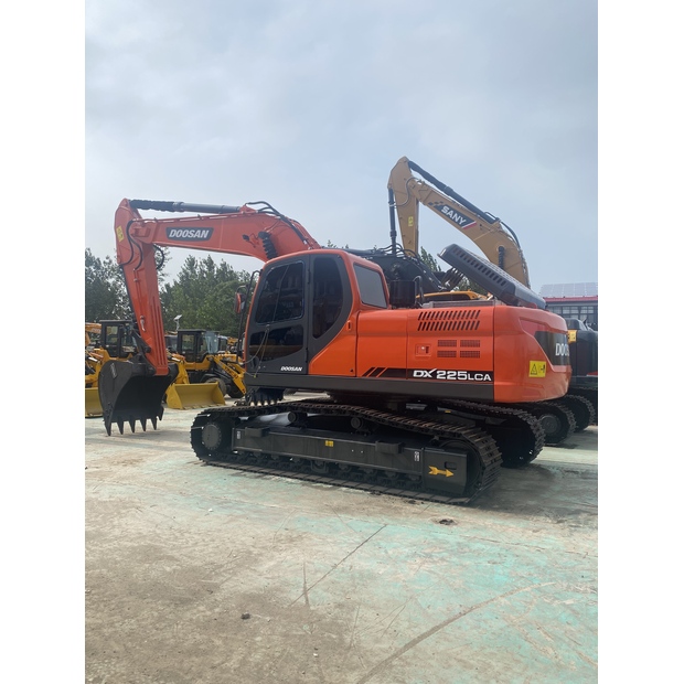2024 Doosan DX225LCA-45160409