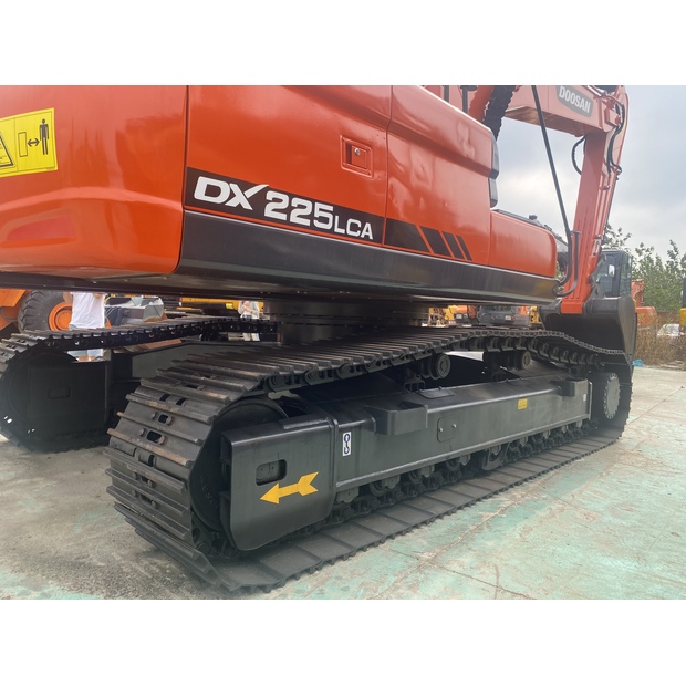 2024 Doosan DX225LCA-45160411