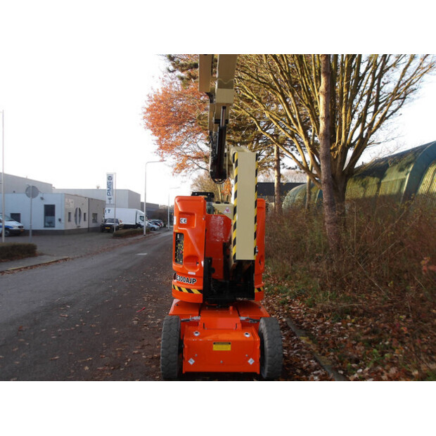 2011 جيه ال جي E300AJP-45161712