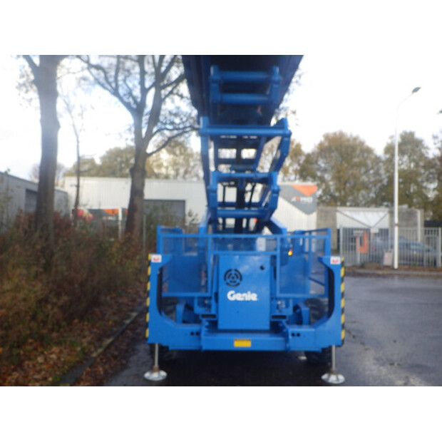 2011 Genie GS-5390-45161829