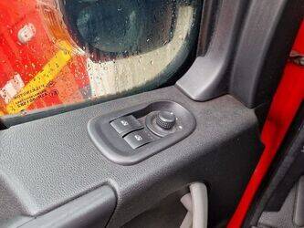 2016-renault-master-1410859-45176759