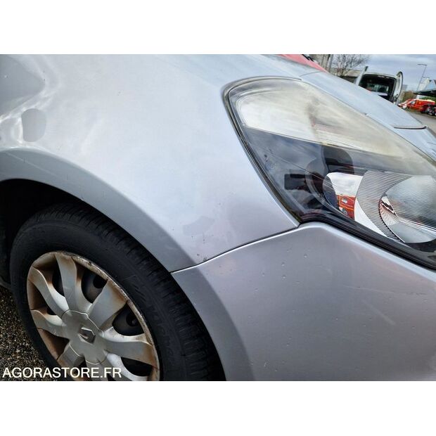 2012 Renault Clio-45176879