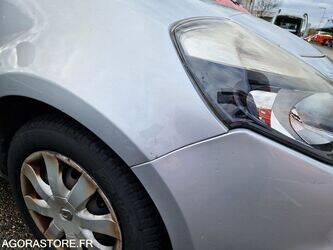 2012-renault-clio-1410864-45176879