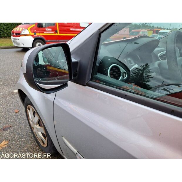 2012 Renault Clio-45176887