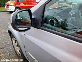 2012-renault-clio-1410864-45176887