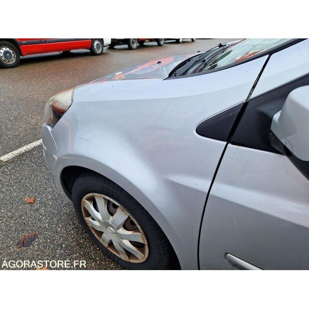 2012 Renault Clio-45176888