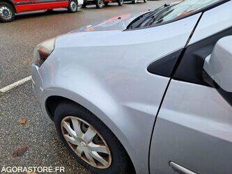 2012-renault-clio-1410864-45176888