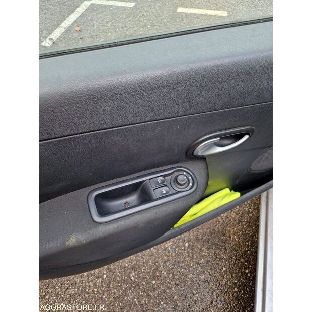 2012 Renault Clio-45176890