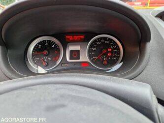 2012-renault-clio-1410864-45176892