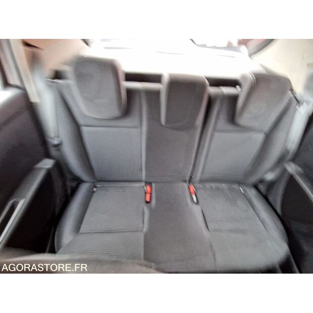 2012 Renault Clio-45176895