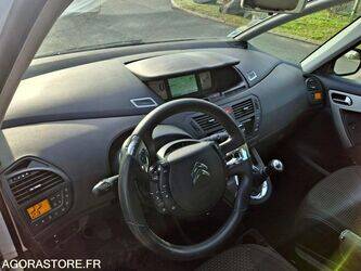 2013-citroen-c4-picasso-1410870-45176995