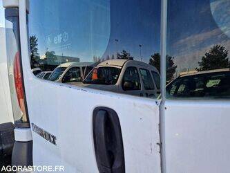 2006-renault-trafic-1410881-45177236