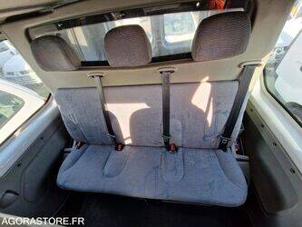 2006-renault-trafic-1410881-45177252