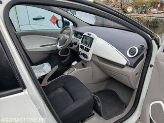 2014-renault-zoe-1410886-45177341