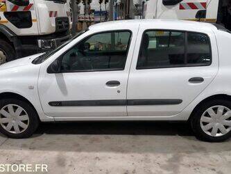 2004-renault-clio-1410891-45177456