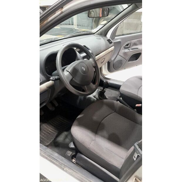 2004 Renault Clio-45177459