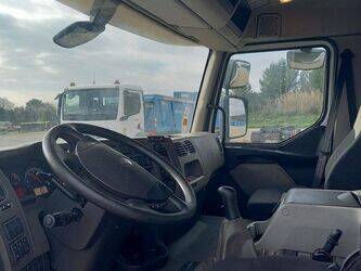 2012-renault-premium-1410897-45177581