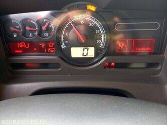 2012-renault-premium-1410897-45177582