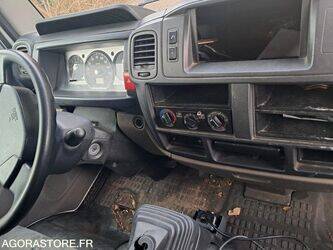 2012-renault-maxity-1410899-45177604