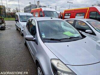2011-renault-clio-1410903-45177640