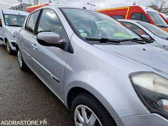2011-renault-clio-1410903-45177641