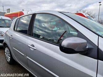 2011-renault-clio-1410903-45177642