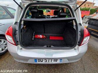 2011-renault-clio-1410903-45177646