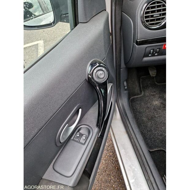 2011 Renault Clio-45177651