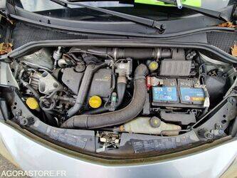 2011-renault-clio-1410903-45177657