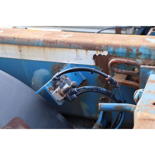 2012 Renders ROC12.27-45180738