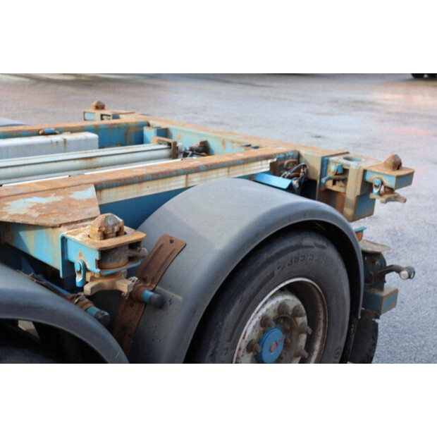 2012 Renders ROC12.27-45180742