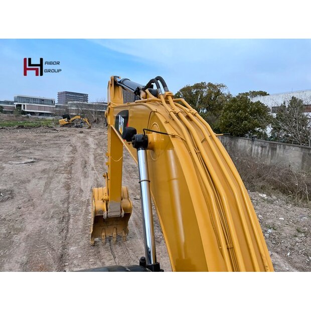 2024 Caterpillar 320D-45183243