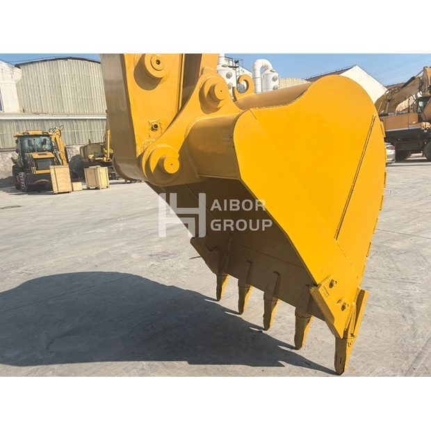 2024 Caterpillar 330-45183326