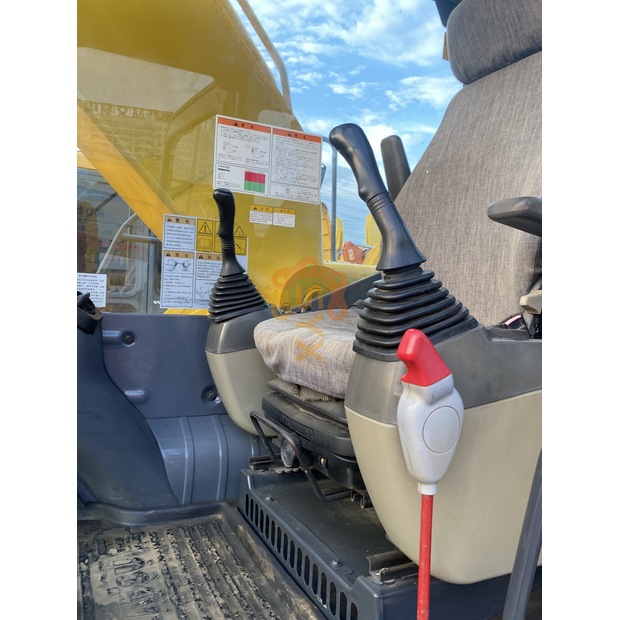 2021 Komatsu PC220-8-45183481