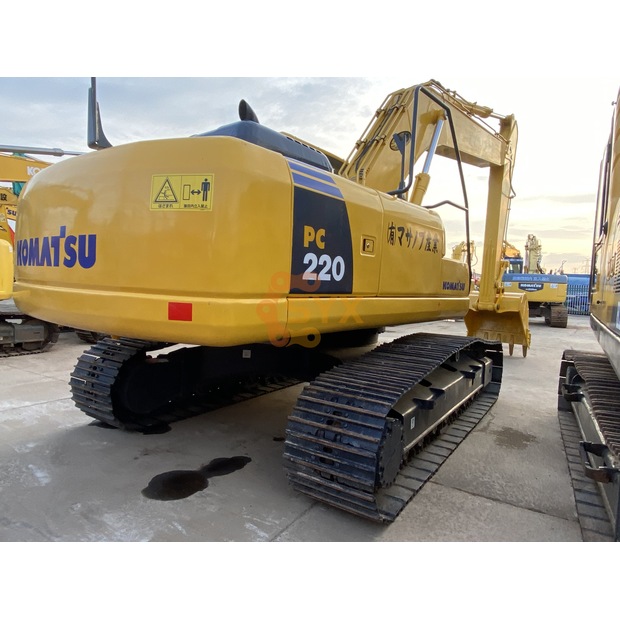 2021 Komatsu PC220-8-45183482