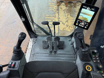 2021-caterpillar-352-45184456