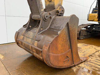 2021-caterpillar-352-45184469