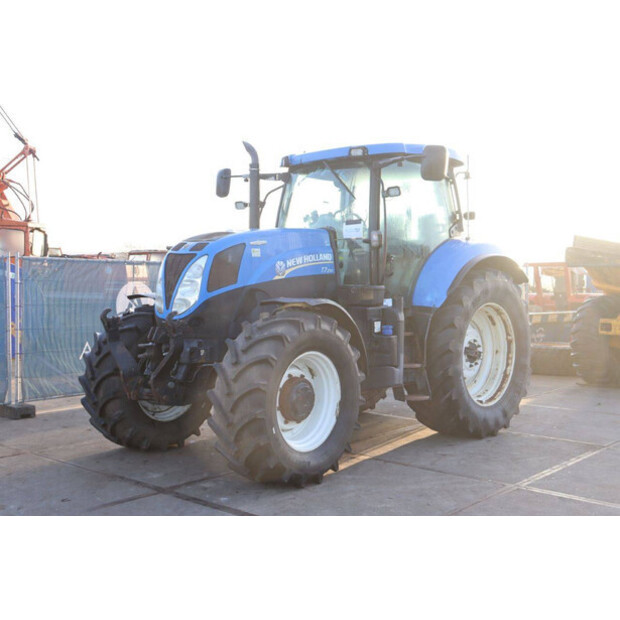 2011 نيو هولاند T7.210-45185620