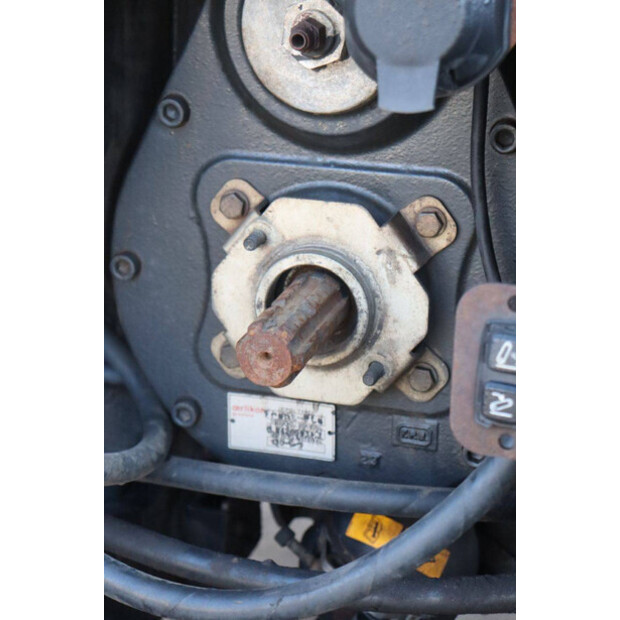 2011 نيو هولاند T7.210-45185626