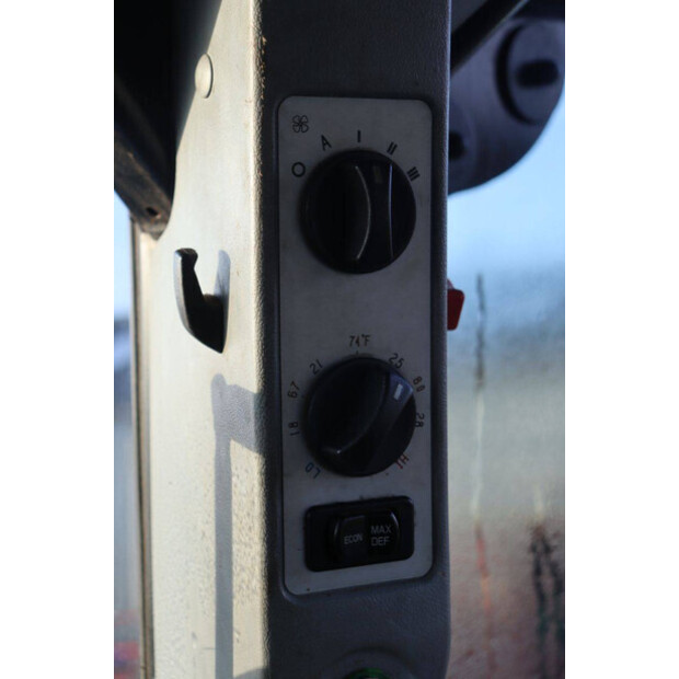 2011 نيو هولاند T7.210-45185657