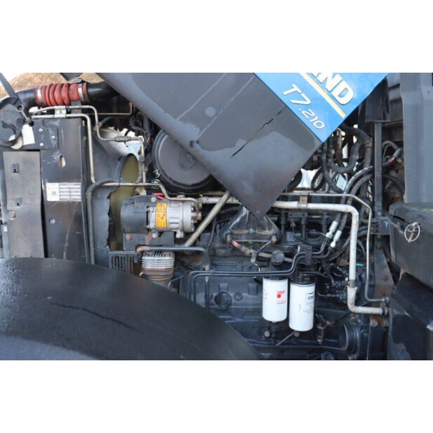 2011 نيو هولاند T7.210-45185658