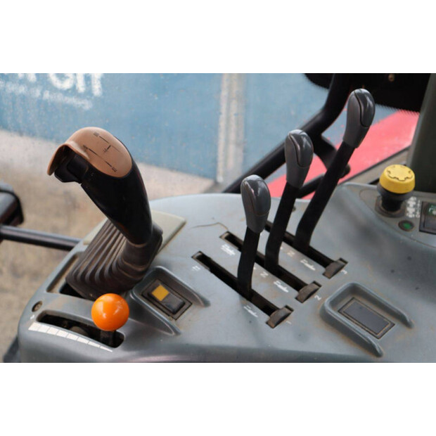 2005 MC Cormick MC120P6-45188111